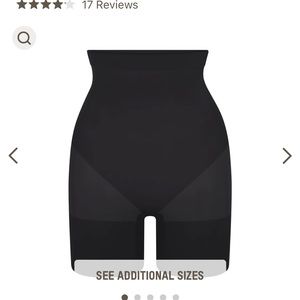 *NWT*Skims Everyday Sculpt short in Onyx (Black)